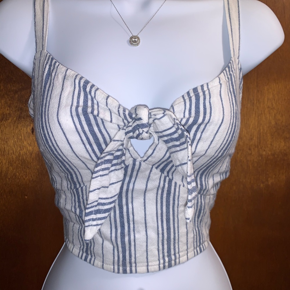 ☀️ NWT- Hollister Top ☀️